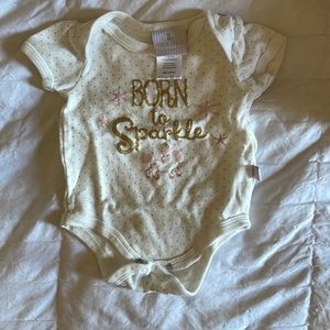 DUCK DUCK GOOSE brand baby girl size 6-9M “born to sparkle” sparkly ✨ onesie🫶🏼